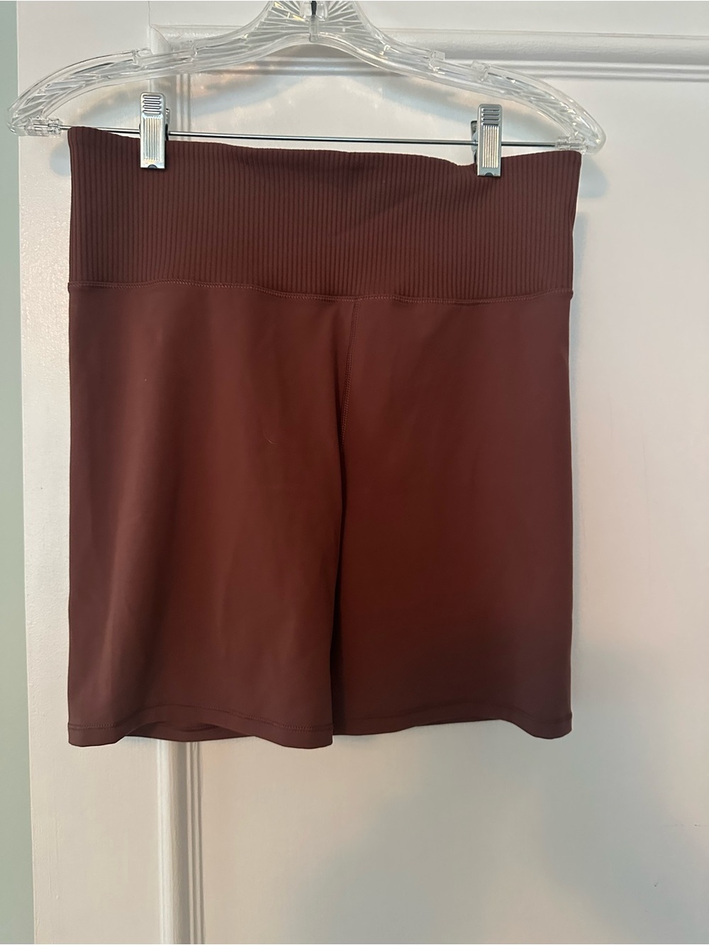 Vuori High-Rise Ribbed Waist Athletic Shorts - Rust Brown. EUC! Worn once!
